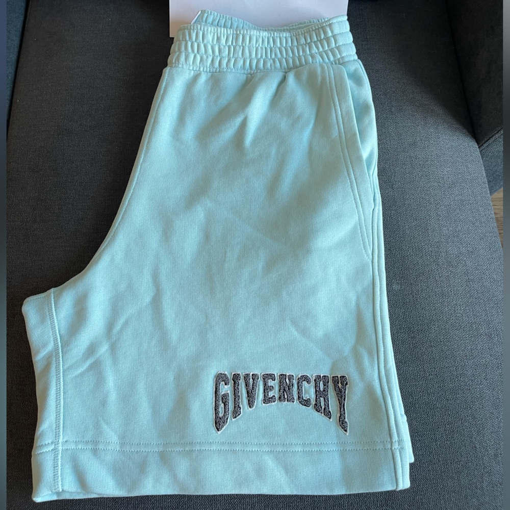 Givenchy Bermuda shorts in felpa with patch